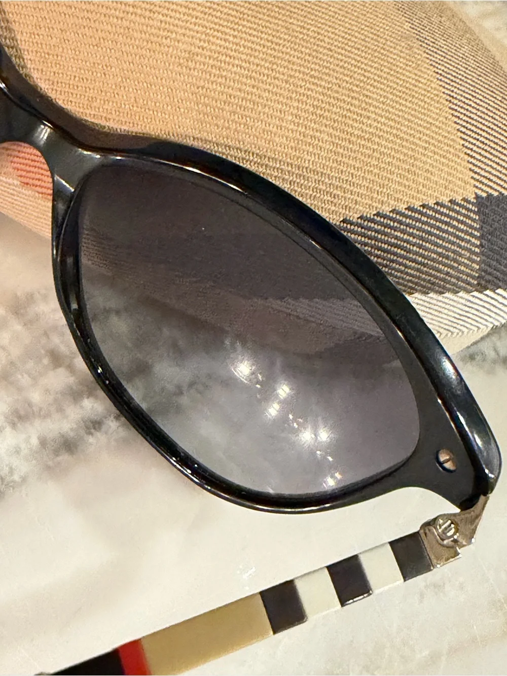 BURBERRY BE 4216 3001T3 Black cat eye Polarized grey gradient sunglasses